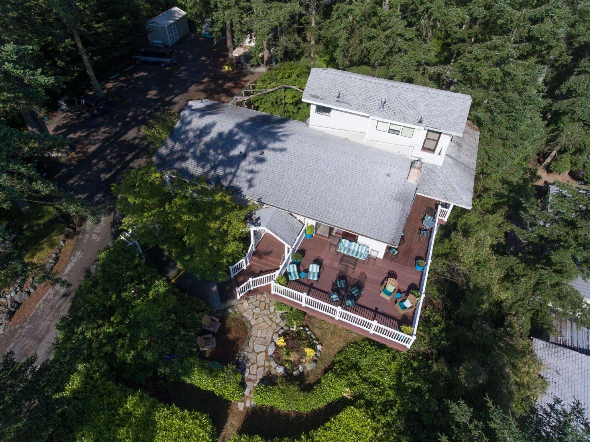 Hillside House 3*